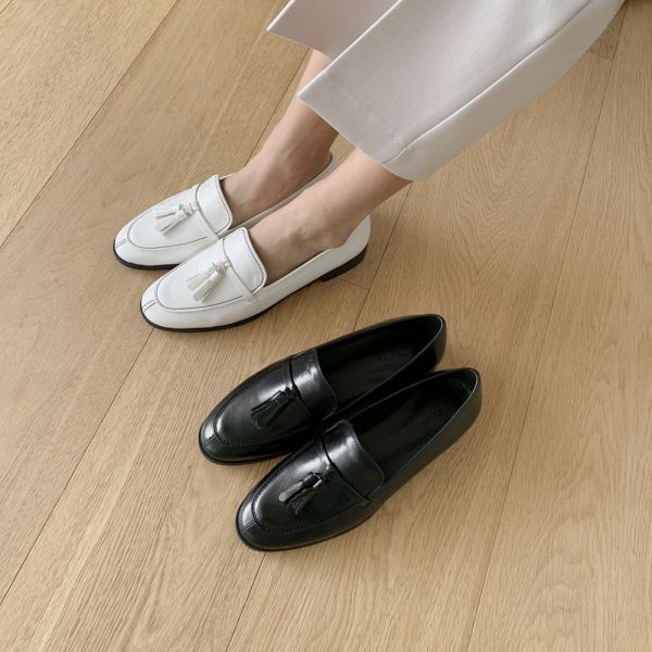 라운드토 태슬 스트랩 발편한 여자 단화 로퍼