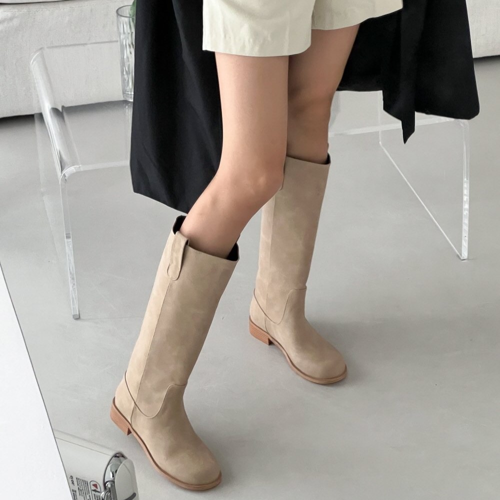 웨스턴 발편한 루즈핏 여자 통굽 롱부츠 웨스턴 발편한 루즈핏 여자 통굽 롱부츠
